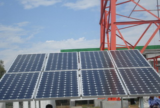 https://www.greenoptimistic.com/wp-content/uploads/2008/11/solar-powered-bts1.jpg